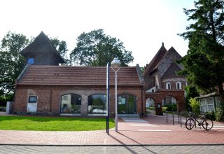 Pfarrkirche Altenkirchen mit Kosegartenhaus, © Tourismuszentrale Rügen