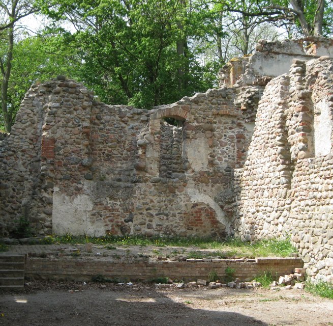 Umgeben von hohen Eichen ein verwunschener Platz im Landgrabenthal, © Angelika Michaelis