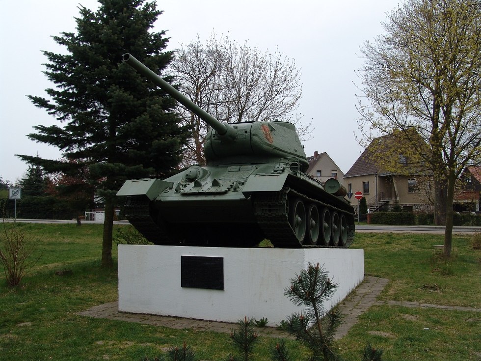 Panzerdenkmal in Lalendorf - russischer Panzer des Typs T-34, © B. Fischer