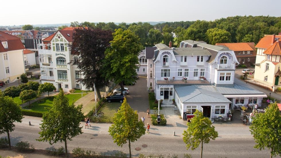 Außenansicht des Apparthotel Hubertusburg und des Hotels Strandperle, © Hubertusburg Kühlungsborn