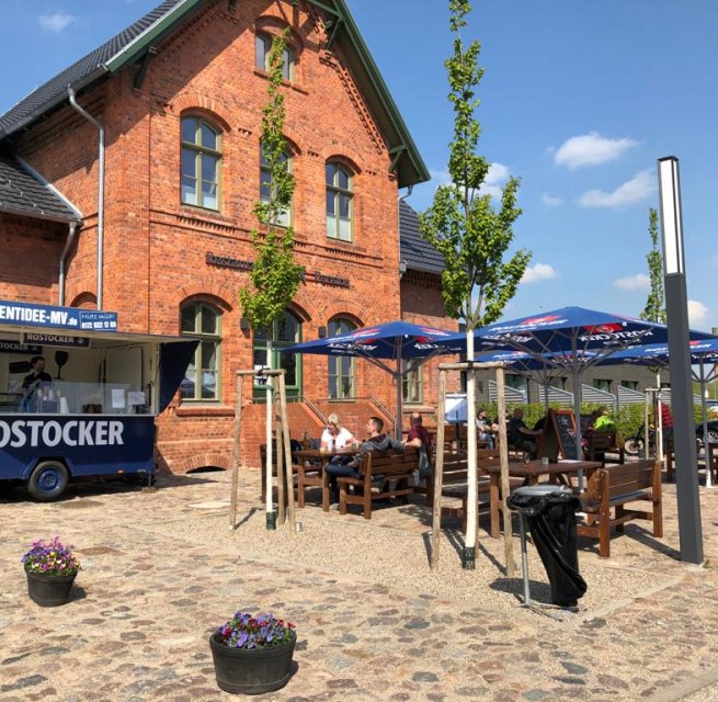 Das alte Bahnhofsgebäude überzeugt mit seinem Charme., © LOK - Die Pension - Das Restaurant