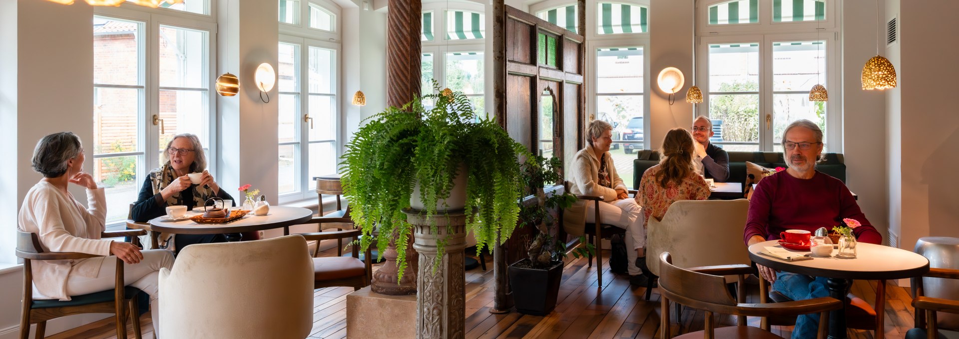 Gemütlichkeit und entspannte Atmosphäre im Klostercafé Gut Saunstorf, © Kloster Gut Saunstorf / Aneka Schwerdtfeger