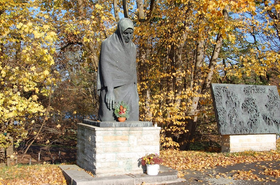 Die Gedenkstätte befindet sich an der Stelle, wo 1945 der Todesmarsch der KZ-Häftlinge beendet wurde., © Gabriele Skorupski