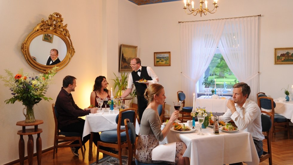 Regionale Spezialitäten genießen im Blauen Salon, © TMV/Foto@Andreas-Duerst.de