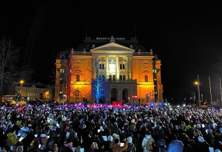 Gemeinsam Weihnachtslieder singen: Dieses Angebot lockte 2023 mehr als 2000 Menschen auf den Alten Garten. Foto: Schwerin live, © Schwerin live