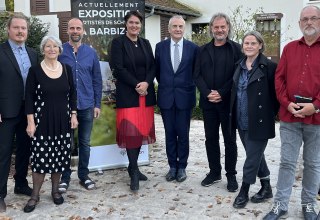 Von links nach rechts: Karl-Michael Constien, Dr. Luise Hartmann, Henning Spitzer, Annette Winter-Süß (Leiterin des Kunstmuseums Schwaan), Gerard Taponat (Bürge, © Wolfgang Bergt