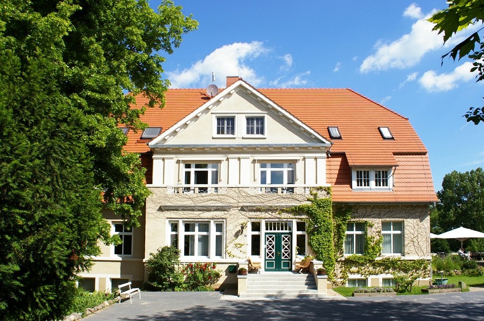 Blick auf das Gutshaus Barkow, © Tourist Info Plau am See GmbH