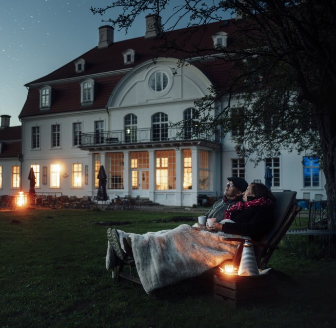 Warme Decken, ein Glas Wein und Millionen von Sterne - so geht Romantik auf Schloss Vietgest, © TMV/Petermann