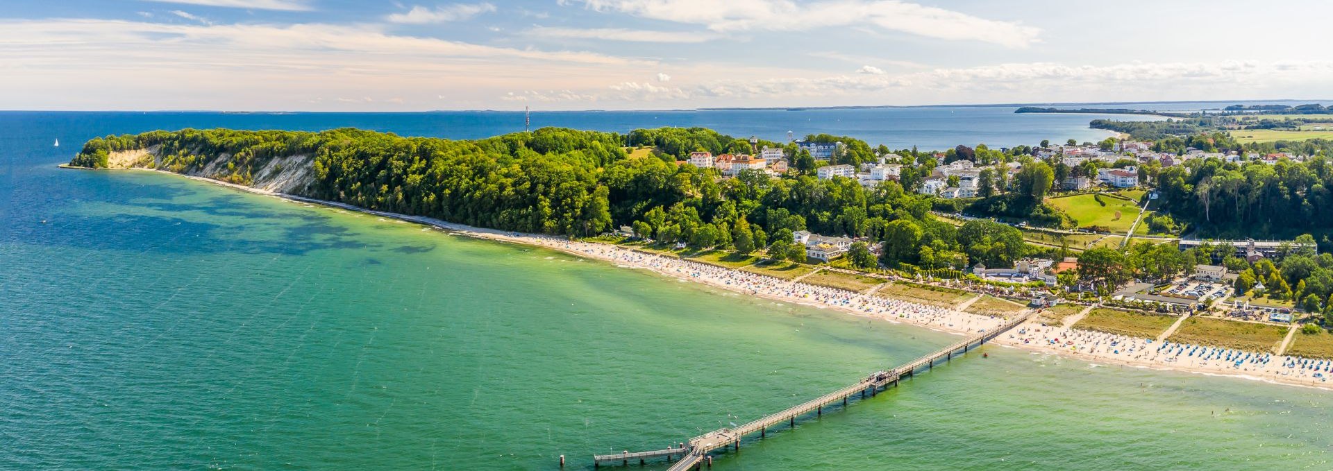 Beeindruckendes Panorama aus der Luft: das Ostseebad Göhren mit der Seebrücke am Nordstrand, © Mirko Boy