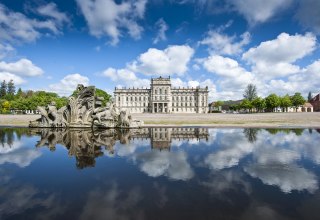 Schloss Ludwigslust mit Spiegelung im Karauschenteich, © SSGK MV / Jörn Lehmann