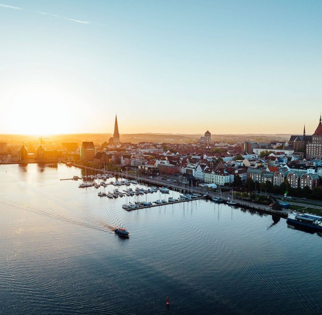 Sonnenaufgang im Rostocker Stadthafen, © TMV/Gänsicke