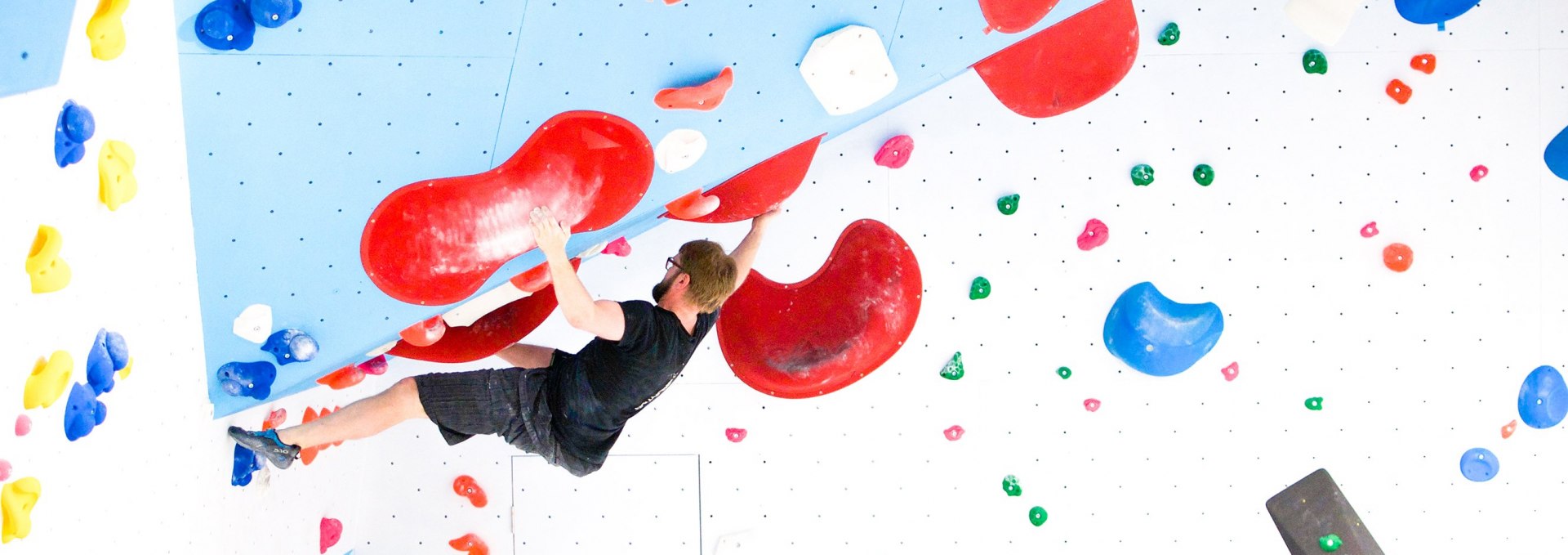 Für jeden was dabei. Ob Profi, Amateur oder Boulderneuling, hier kommt jeder auf seine Kosten. Wir wechseln sogar wöchentlich die Routen und schrauben euch neue "Probleme" an die Wand., © Felshelden