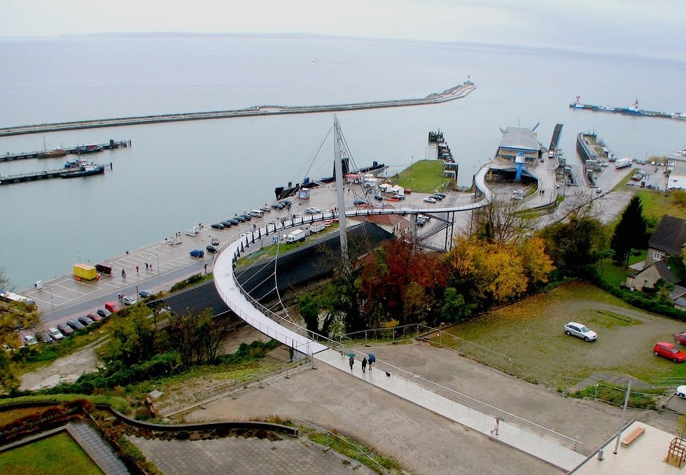 Fußgängerbrücke zum Stadthafen von oben, © Tourismuszentrale Rügen