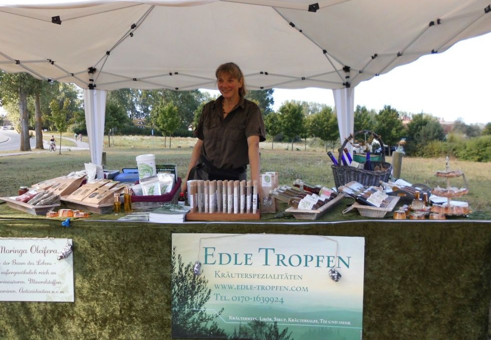 Spezialitäten auf dem Wochenmarkt, © Heike Voigt - Edle Tropfen Kräuterspezialitäten