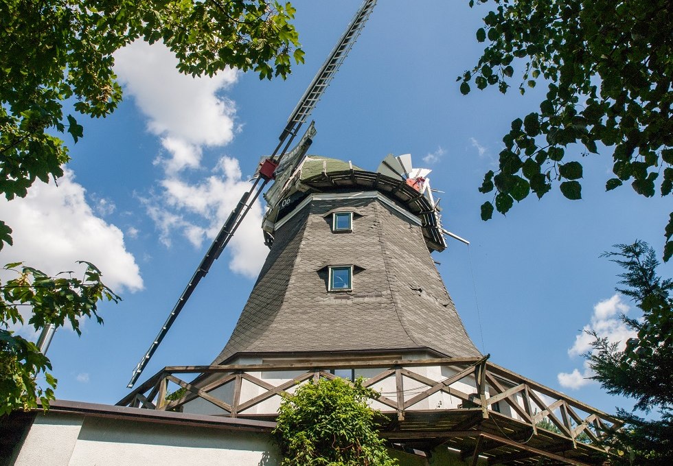 Blick auf die idyllisch gelegene Windmühle Neu Thulendorf, © Frank Burger