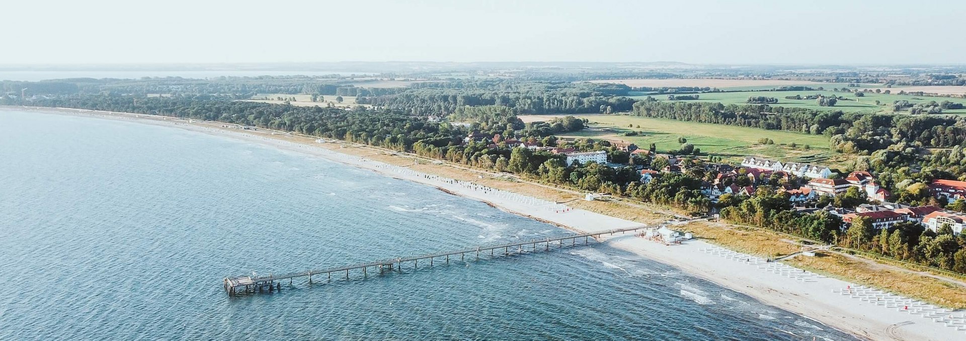 Schön auch aus der Luft: Der lange Sandstrand von Boltenhagen., © TMV/Friedrich