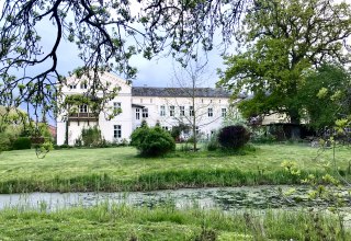 Blick vom Park auf das Herrenhaus, © Herrenhaus Roggow