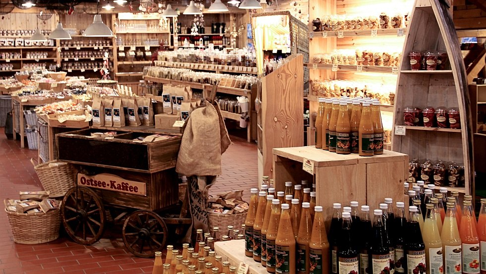 Der Bauernmarkt mit unzähligen Produkten und Spezialitäten aus der Region, © Alte Pommernkate GmbH