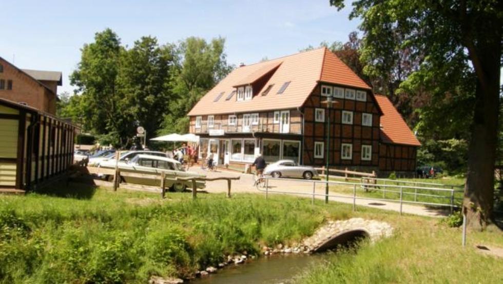 Das Inselhotel Dobbertin lädt zu abwechslungsreichem Urlaub direkt am Wasser ein, © Inselhotel Dobbertin/Kapitän Müller