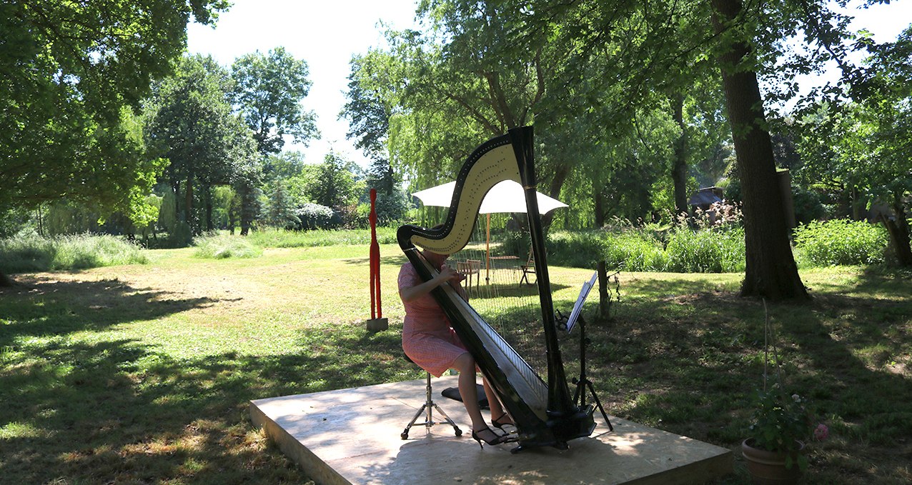 Harfenklang im Park zur MittSommerRemise, © Herrenhaus Goldenbow