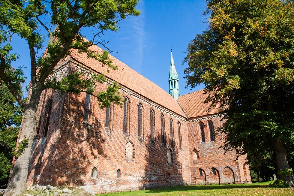 die Kirche Neukloster von der Südwestseite, © Frank Burger