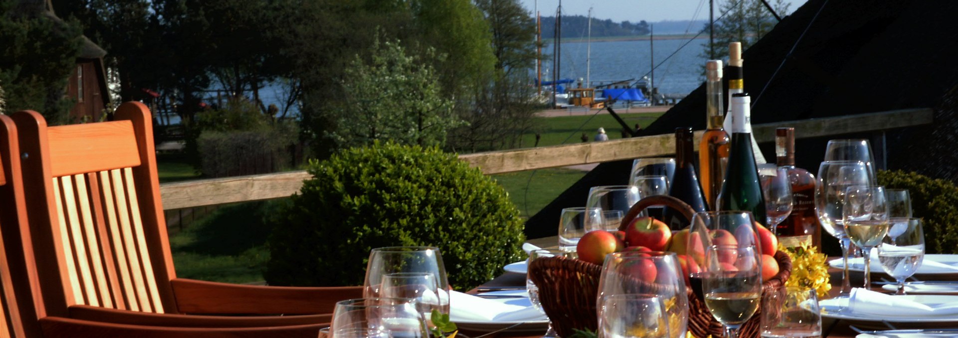 Blick von der Restaurantterrasse in Richtung Hafen, © Martina Evers