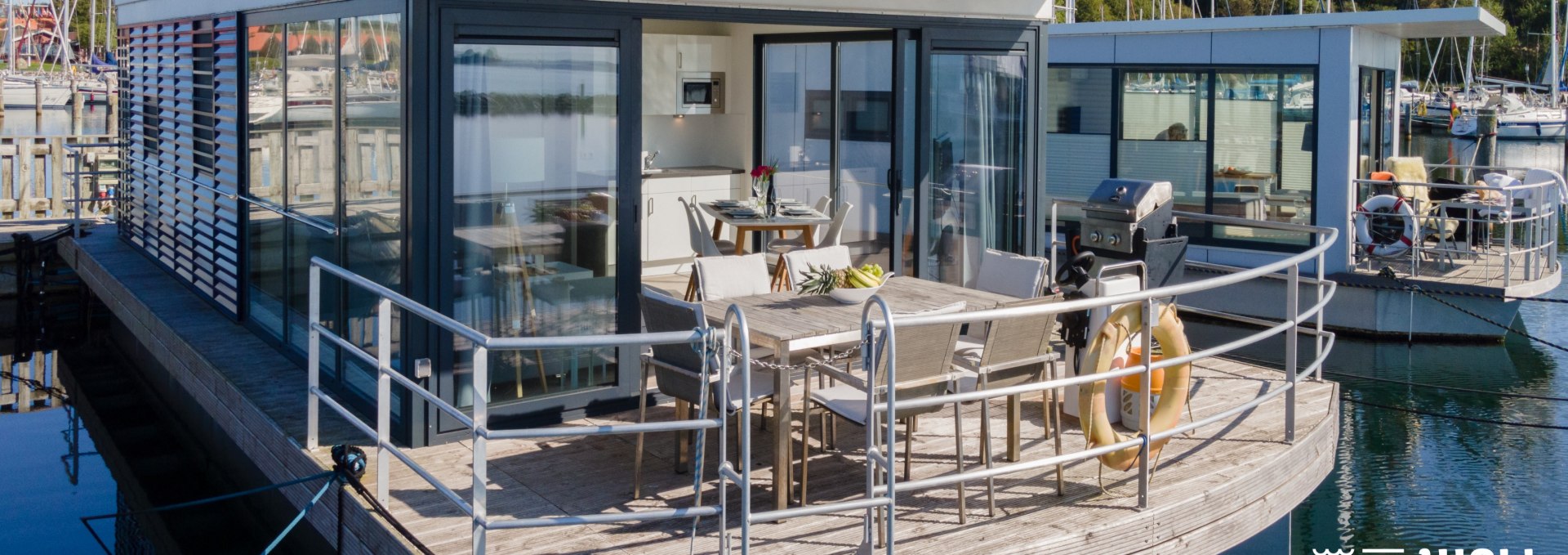 Hausboot mit Dachterrasse mit Blick auf die Bugterrasse, © Lars Franzen