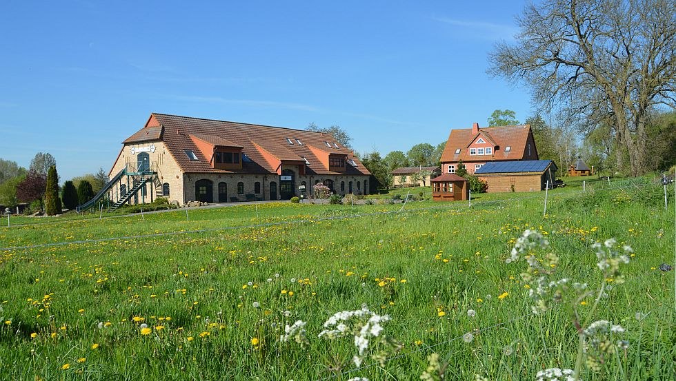 Sicht von der Straße auf das Gesamtobjekt, © Schittko