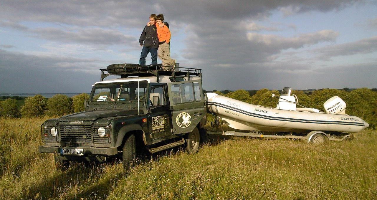 Die kleinen Safarigäste auf dem Landrover, © Gunnar Fiedler