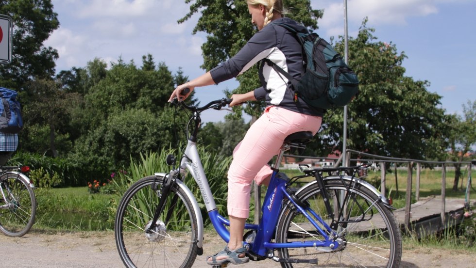 Auch E-Bikes können bei LEWITZ-Radler für ausgiebige Erkundungstouren durch die Lewitz gemietet werden, © Netzwerk "Lewitz-Region" / Foto@Andreas-Duerst.de