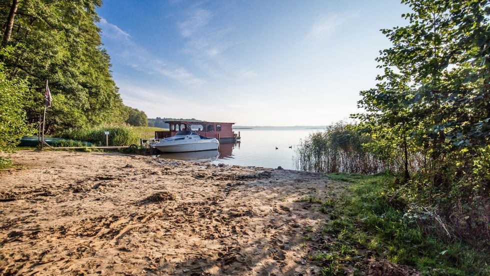 Ankern mit dem Floß direkt am Strand, © TMV/Krauss