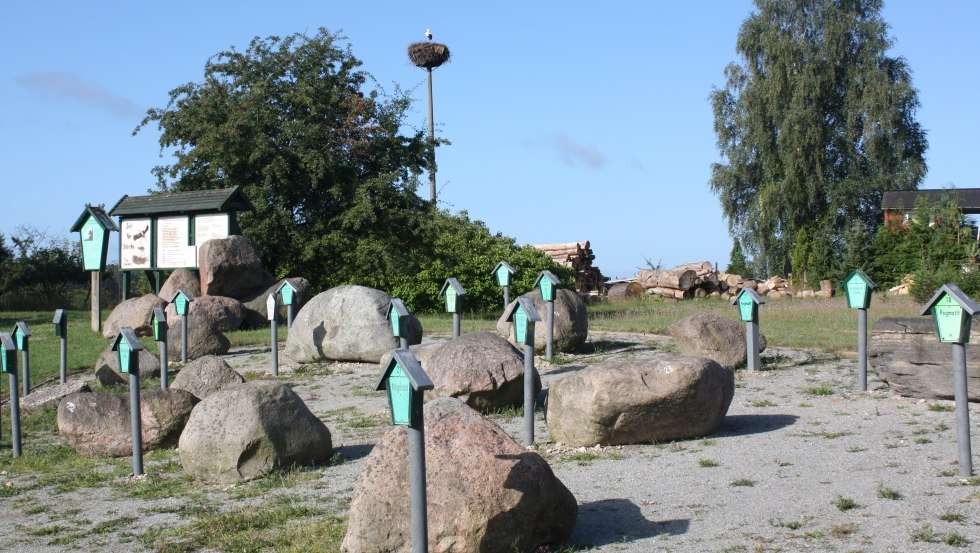 Ein Teil des Findlingsgartens mit seinen "Pflanzen", © Mecklenburgische Kleinseenplatte Touristik GmbH