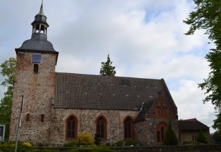 Kirche in der Seitenansicht aus südlicher Richtung, © Lutz Werner