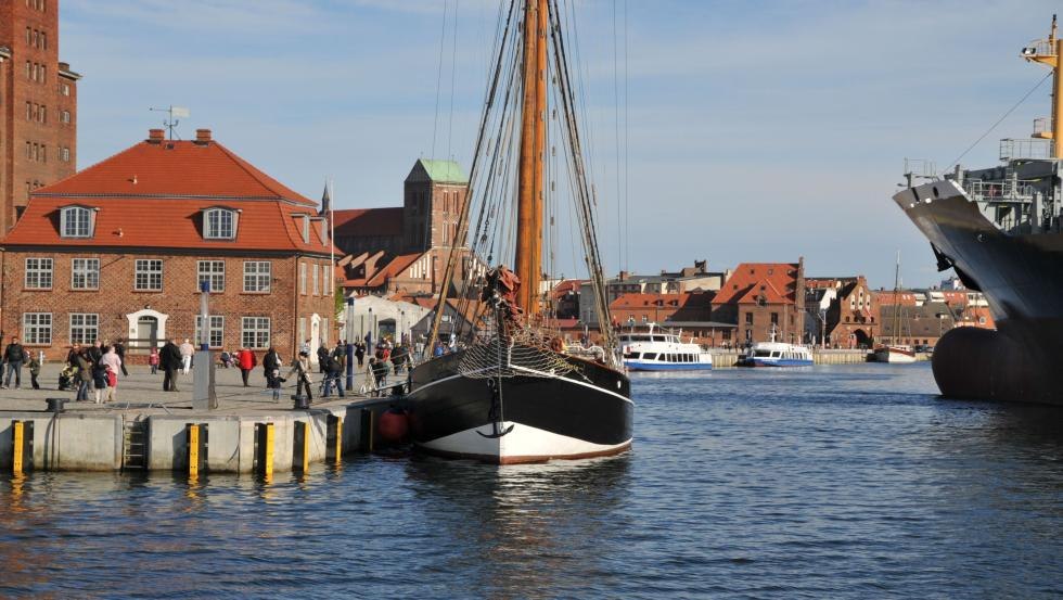 Atalanta festgemacht am Baumhaus, © Hansestadt Wismar