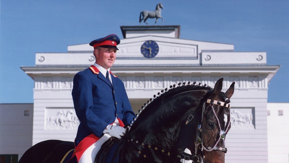 Michael Thieme und Juventus vor dem historischen Reithallenportal, © P.A. Kroehnert