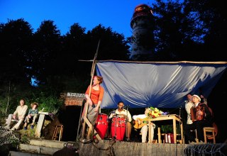 Theater auf der Naturbühne im Leuchturmwärtergarten am Kap Arkona, © Tourismuszentrale Rügen