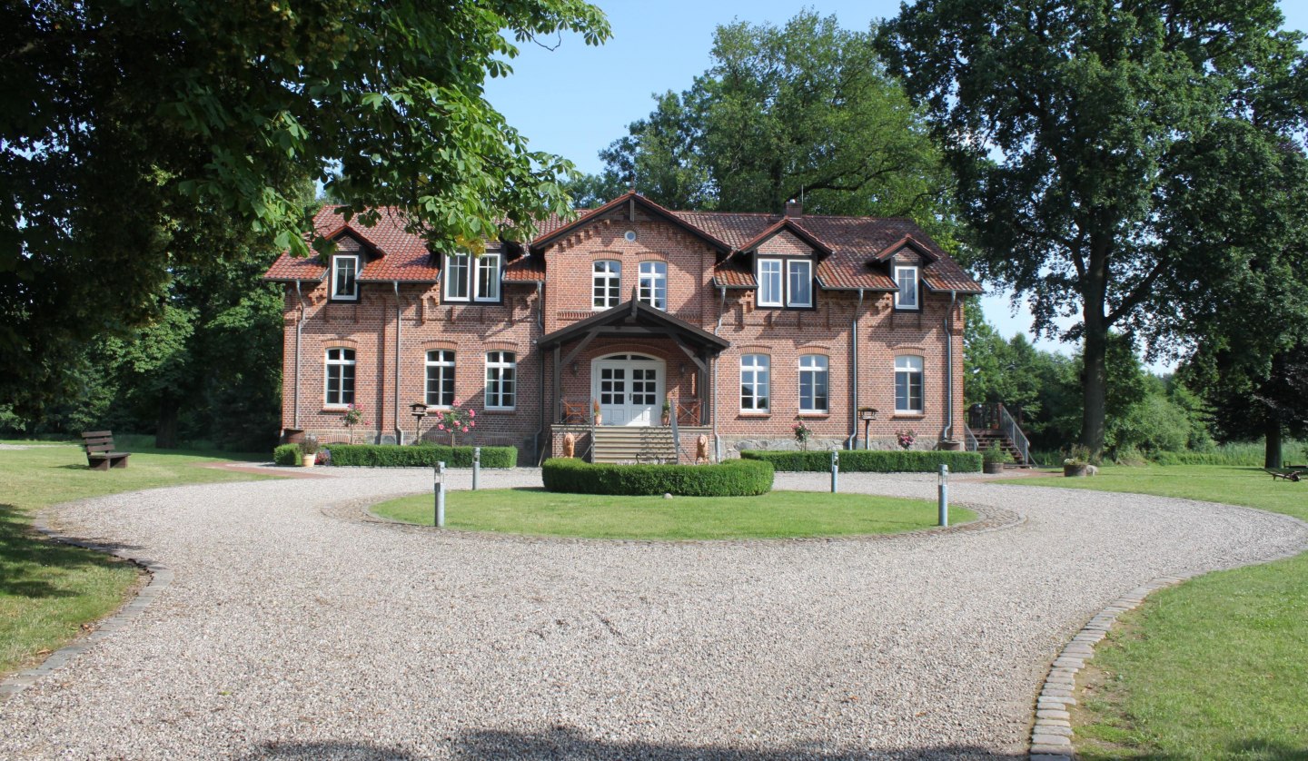 Außenansicht Gutshaus Settin, © Resort Gut Settin