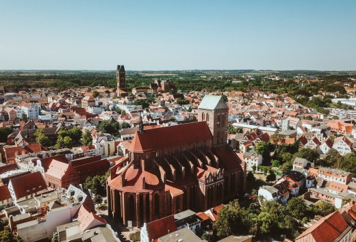 Blick aus der Luft auf die Hansestadt Wismar mit der St.-Nikolai-Kirche., © TMV/Friedrich