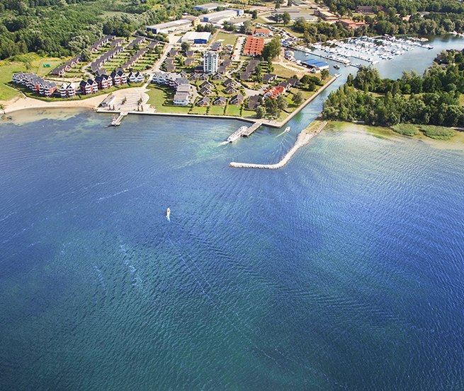 Der Ferienpark Müritz direkt am Strand – ein Urlaubsparadies für Wasser-Enthusiasten., © Ferienpark Mirow GmbH