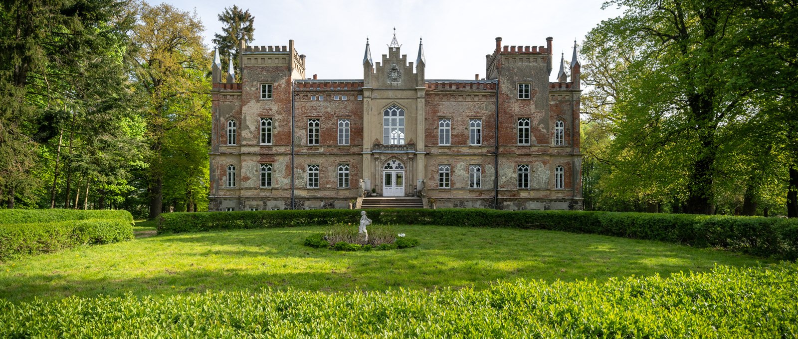 Das Gutshaus ist im Stil der Tudorgotik gebaut., © Herrenhaus Vogelsang / DOMUS Images Alexander Rudolph