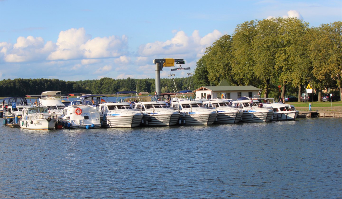 Bootsverleih & Yachtcharter Halbeck in Rheinsberg, © Reederei Halbeck