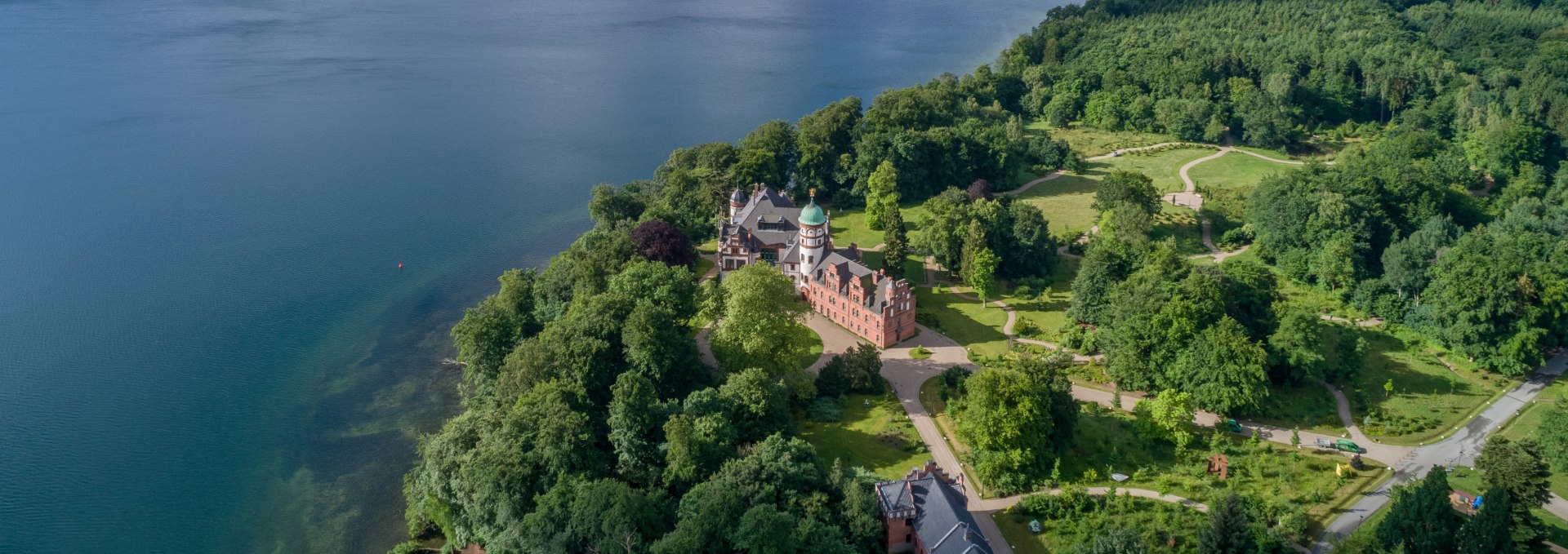 Schloss Wiligrad in traumhafter Lage am Schweriner See, © SSGK MV / Funkhaus Creative