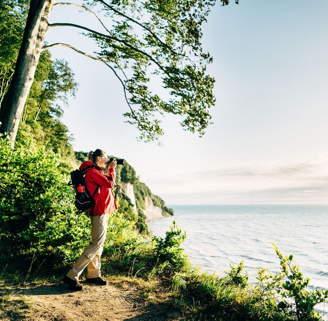 Atemberaubender Blick auf die Ostsee von der Kreideküste im Nationalpark Jasmund auf der Insel Rügen, © TMV/Roth