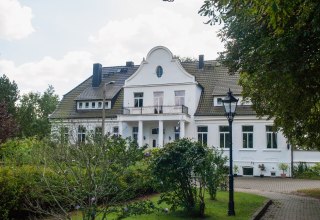 das idyllisch gelegene Gutshaus Gubkow, © Frank Burger