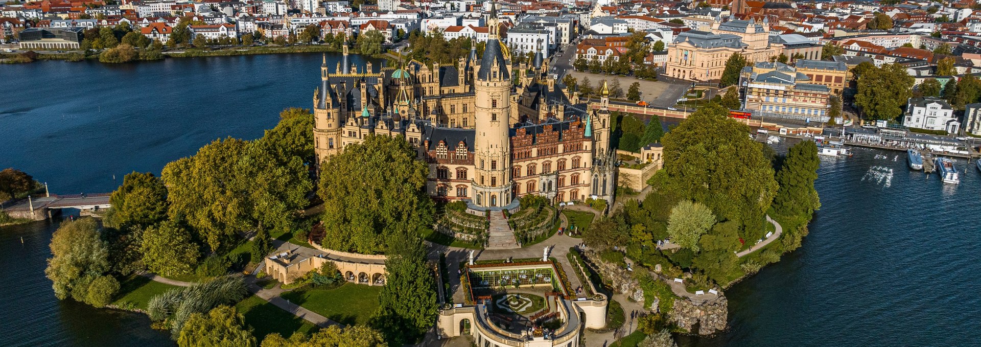 Schweriner Schloss und Burggarten, © Udo Tanske