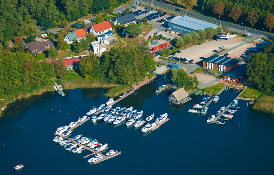 Die Marina Eldenburg mit ihrer Steganlage, © S. Schulz