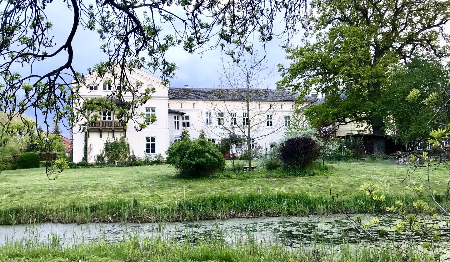 Blick vom Park auf das Herrenhaus, © Herrenhaus Roggow