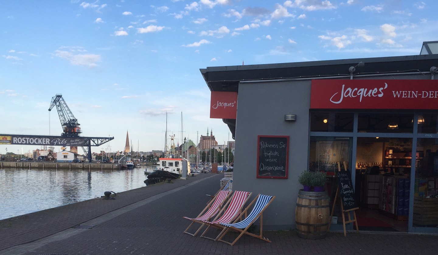 Jacques’ Wein-Depot direkt im Stadthafen Rostock, © Jacques’ Wein-Depot Rostock