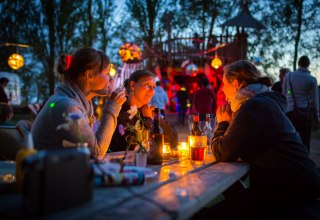 Tikibar am Abend, © ummaii.de