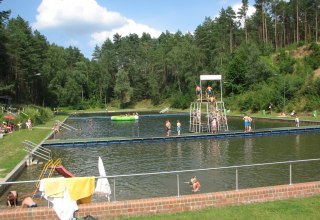 Das Waldbad Alt Jabel liegt an der Straße zwischen Alt Jabel und Tewswoos., © Zebef e.V.